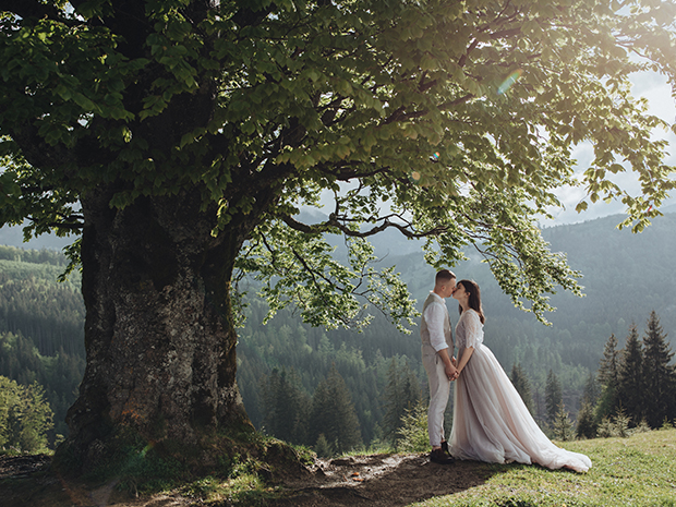 Discover 16 charming Cotswold wedding venues promising a memorable celebration in a picture-perfect setting.