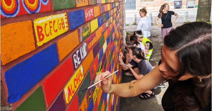 New giant community mural is being painted in Gloucester