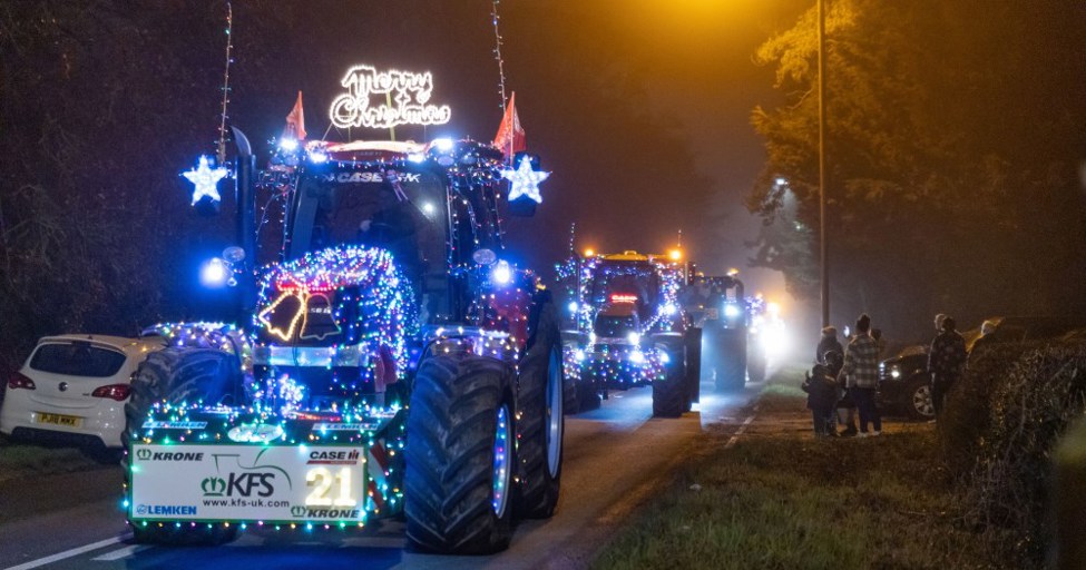 Famous illuminated tractors return to the Cotswolds this Christmas - Vimarsana News