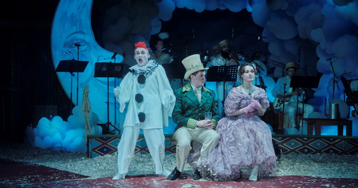 Russell Brand joins Tweedy the Clown on Giffords Circus tour - Vimarsana News