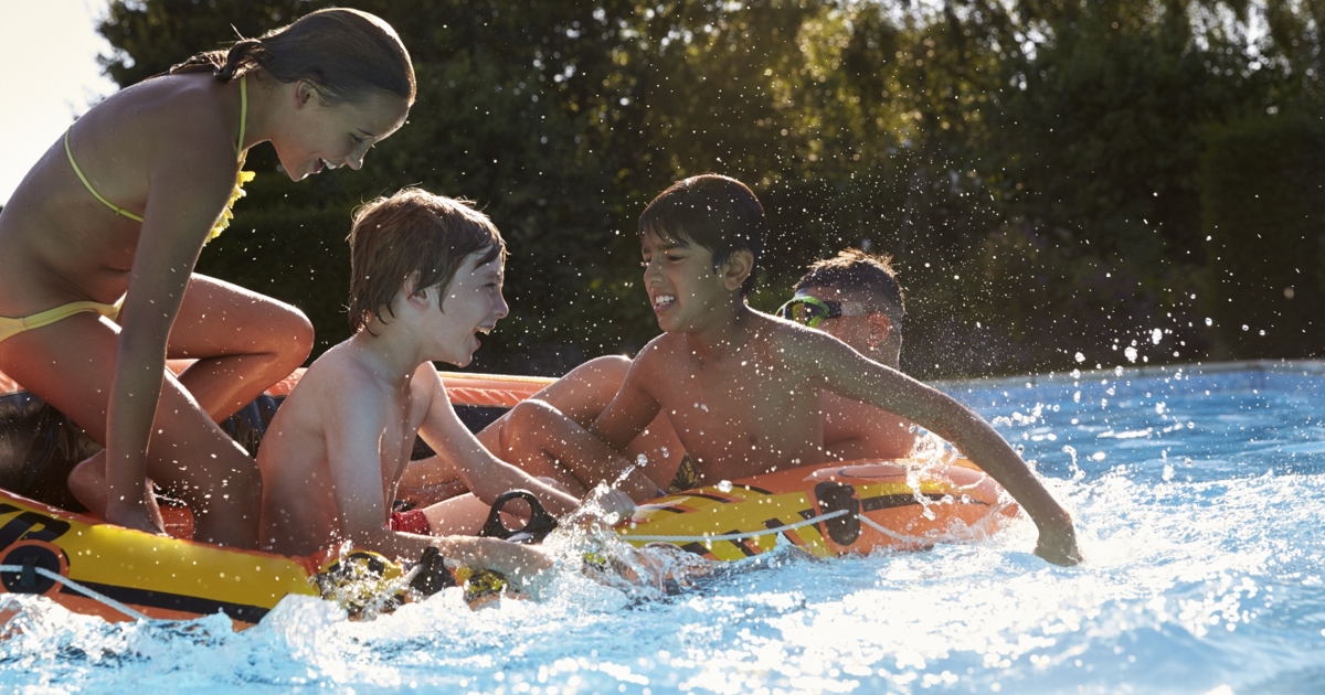 10 splash pads and outdoor pools in Gloucestershire