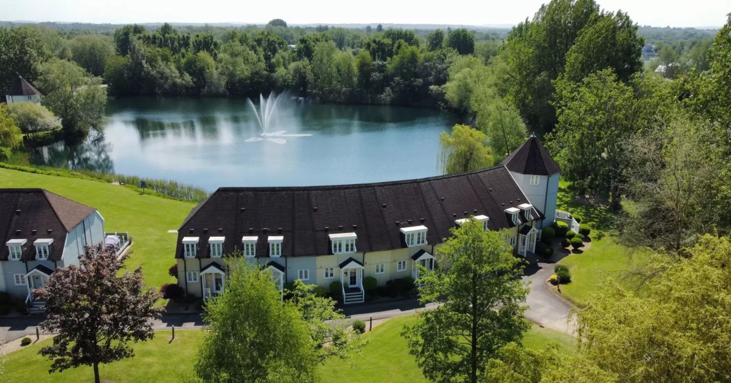 Boutique holiday agency now offering lakeside lodges in the Cotswolds